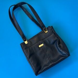 Elegant Black Leather vintage Gloria Vanderbilt Bag